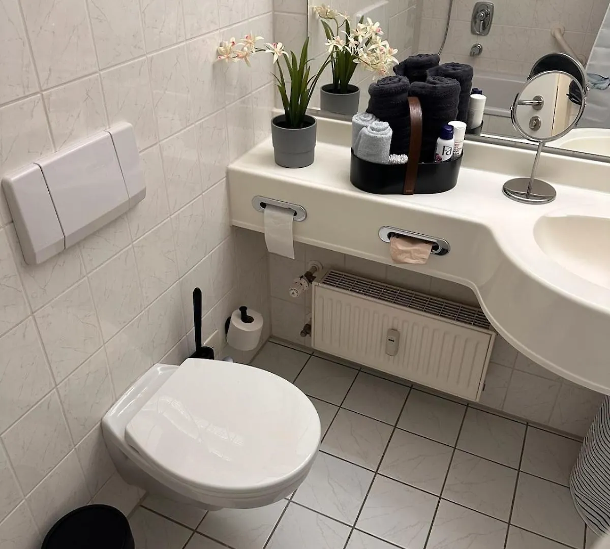 Urhome 22 City, Airport, Messe, Auto-,Strassenbahn Neurenberg