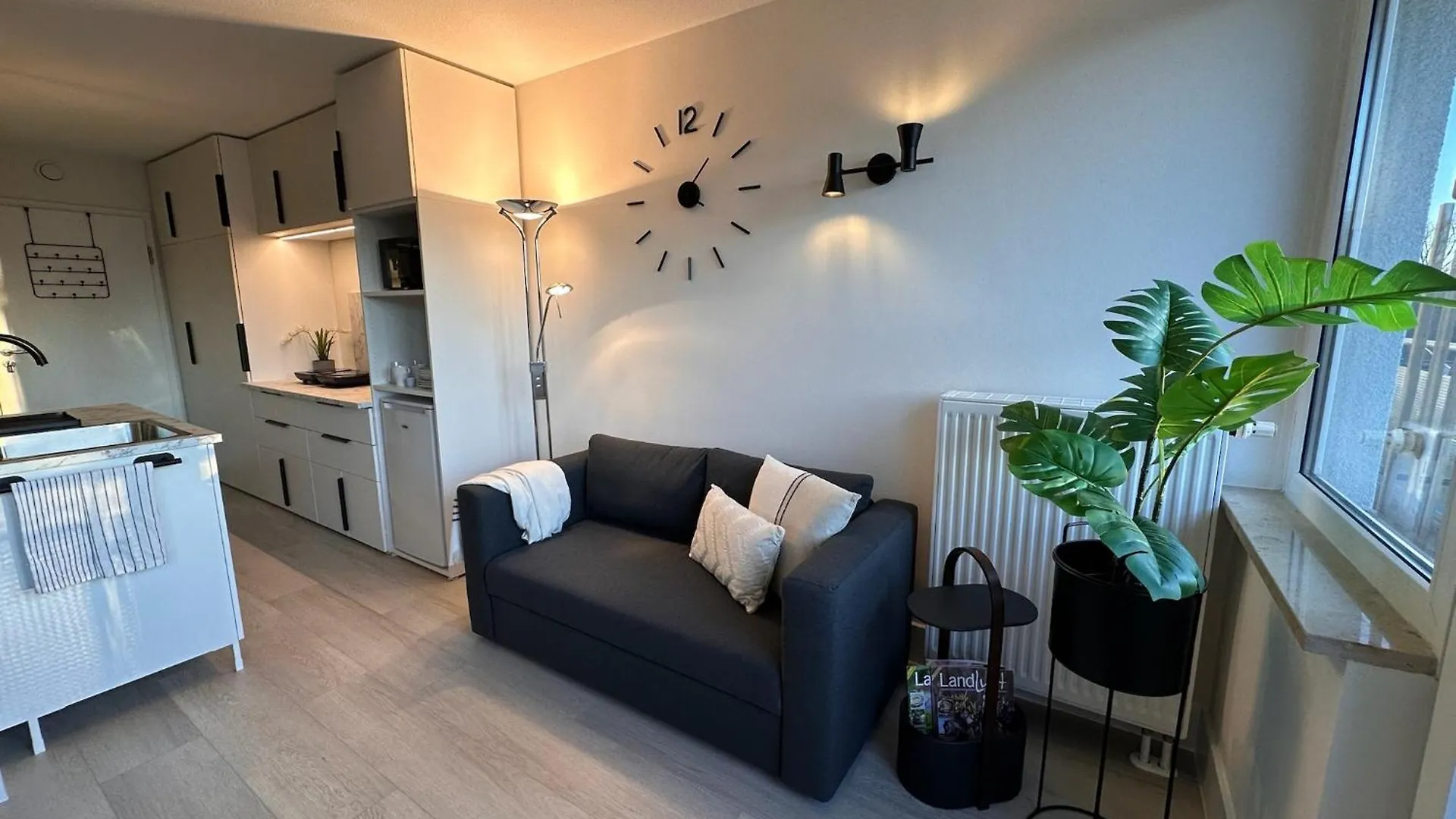 Urhome 22 City, Airport, Messe, Auto-,Strassenbahn Neurenberg 0*,  Duitsland