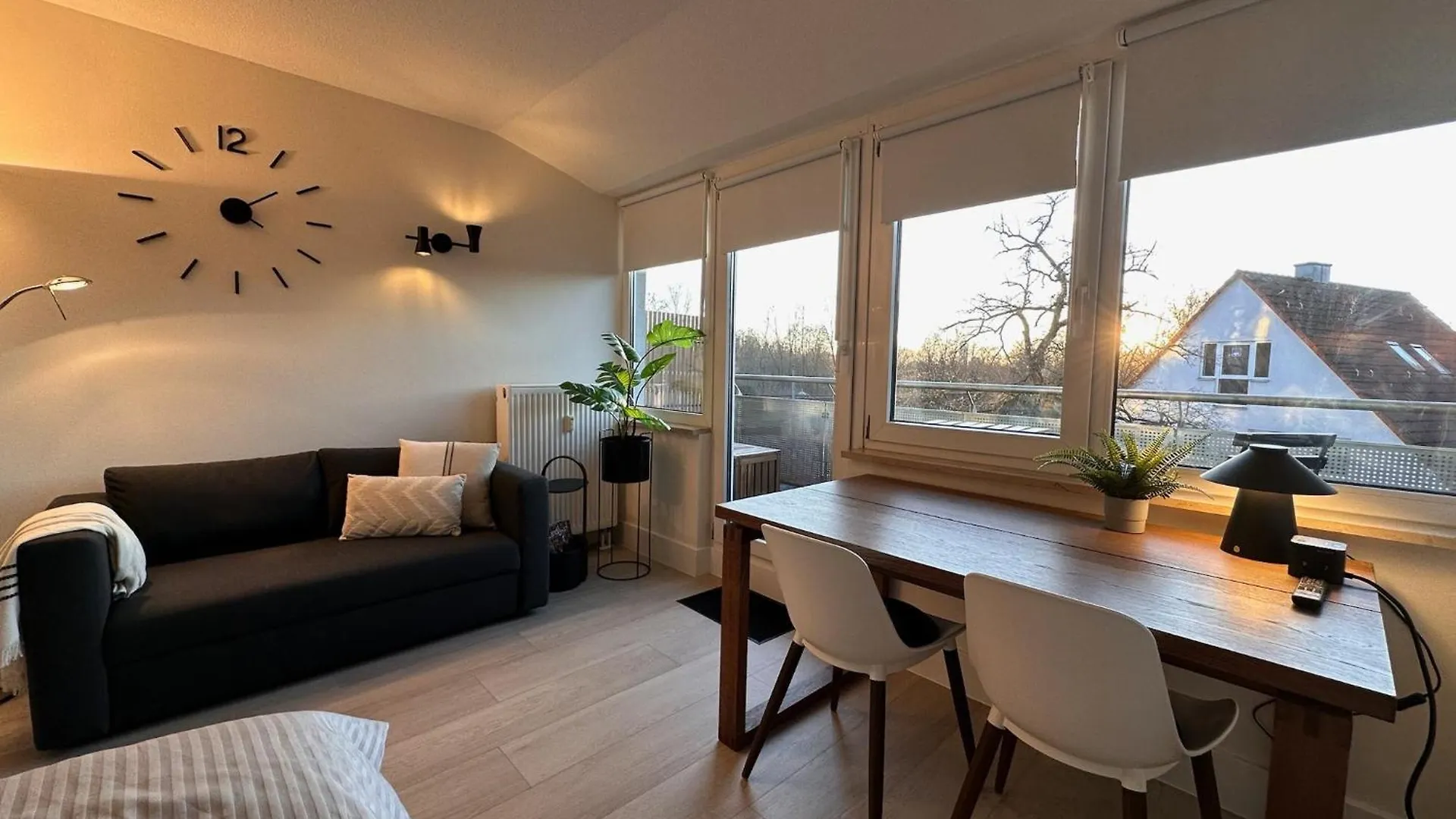 Urhome 22 City, Airport, Messe, Auto-,Strassenbahn Neurenberg